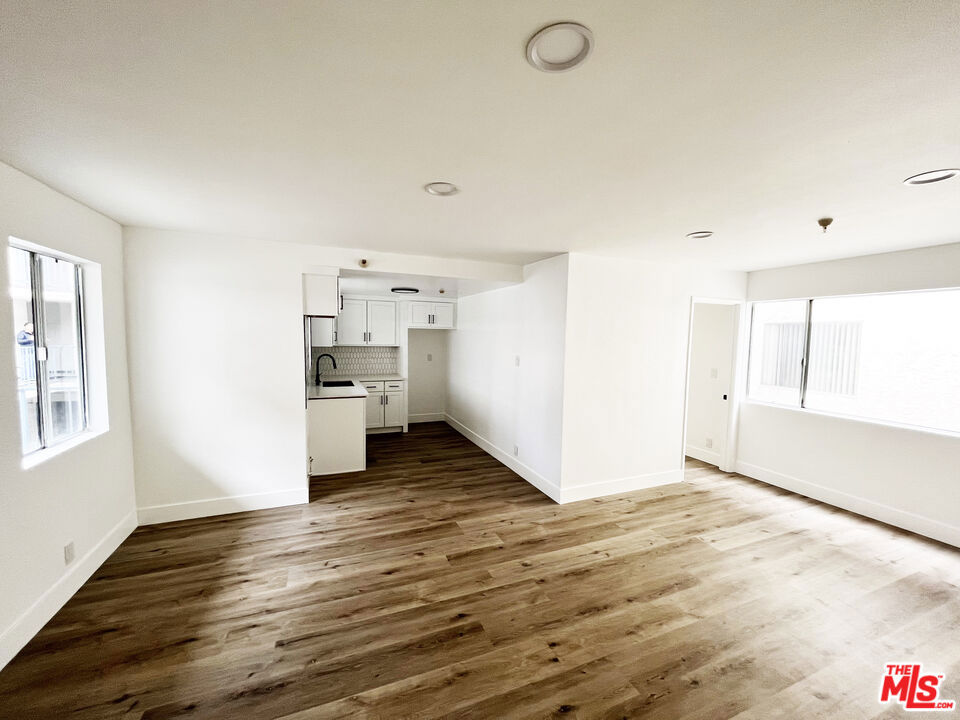 11430 Cedar Avenue Unit 6 — photo