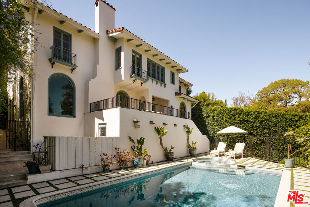 2127 N Fern Dell Place — photo
