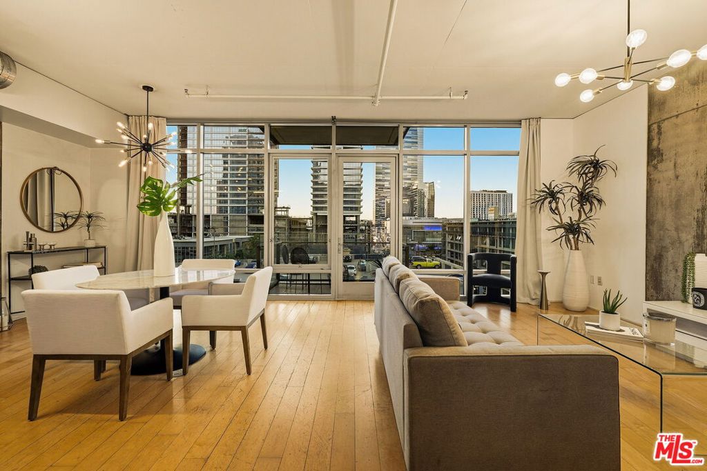 1100 S Hope Street Unit 814 — photo