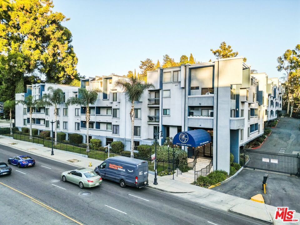 1940 N Highland Avenue Unit 21 — photo