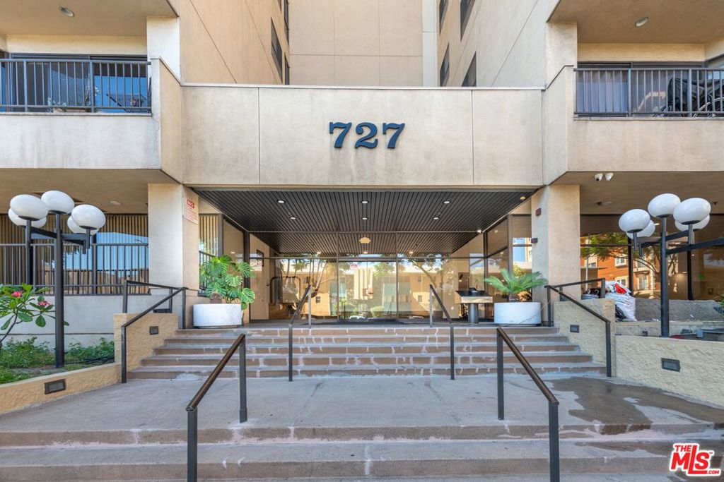 727 S Ardmore Avenue Unit 108 — photo