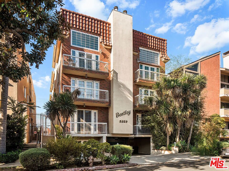 2329 S Bentley Avenue Unit 101 — photo