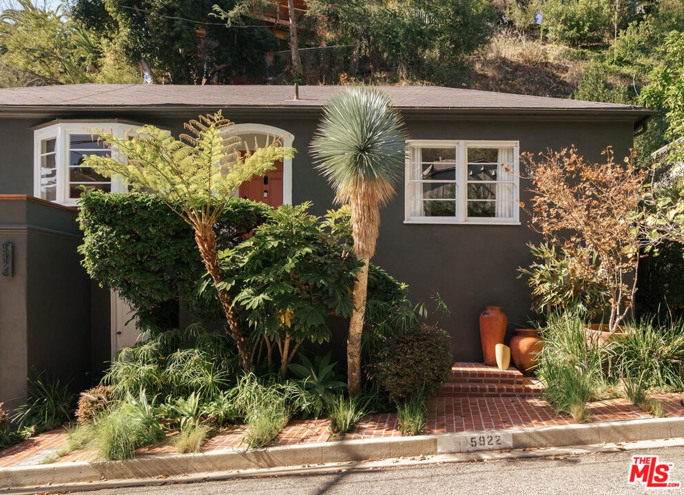 5922 Tuxedo Terrace — photo