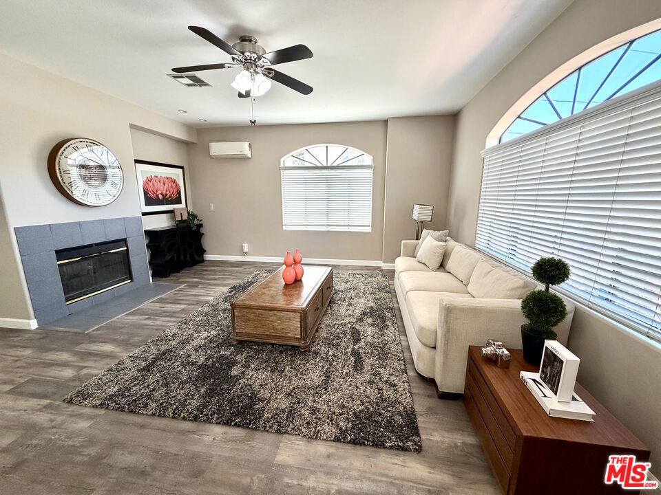 1403 W Santa Cruz Street — photo