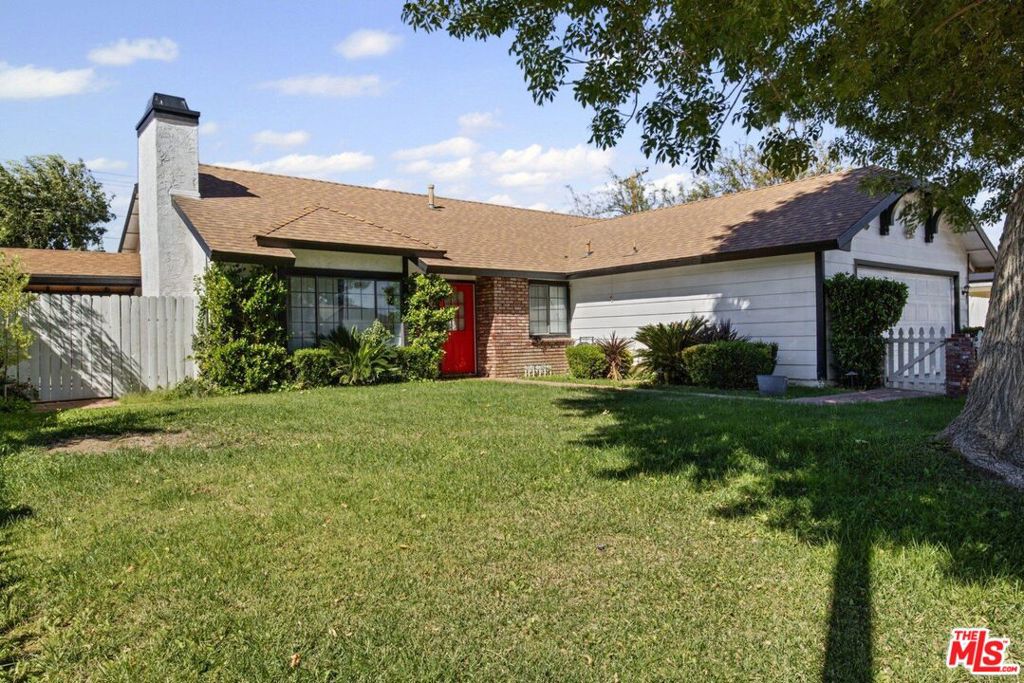 37925 Maureen Street — photo
