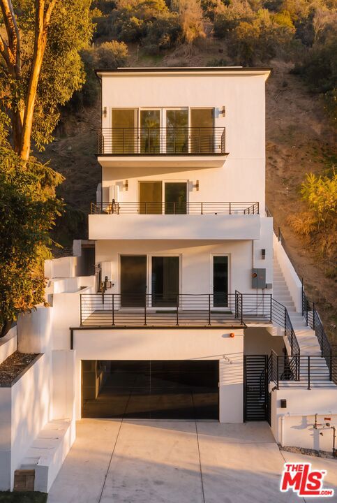 9810 Portola Drive — photo