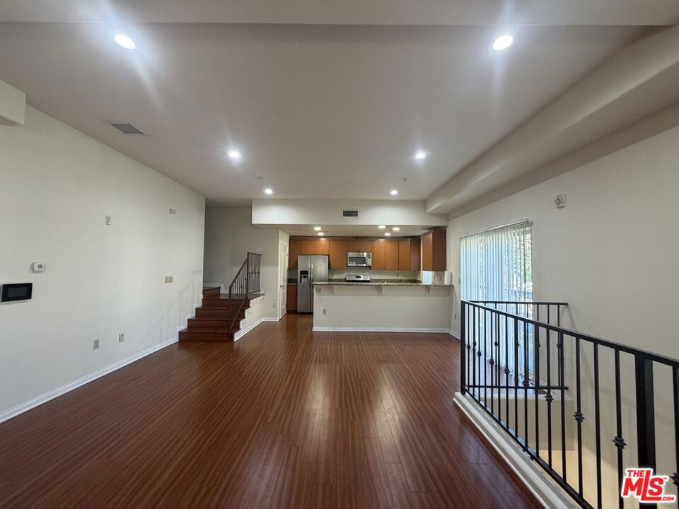 15024 Magnolia Boulevard Unit 101 — photo