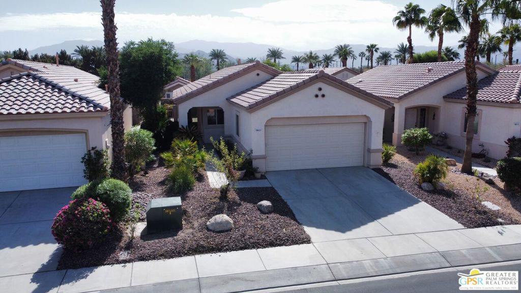 78523 Glastonbury Way — photo