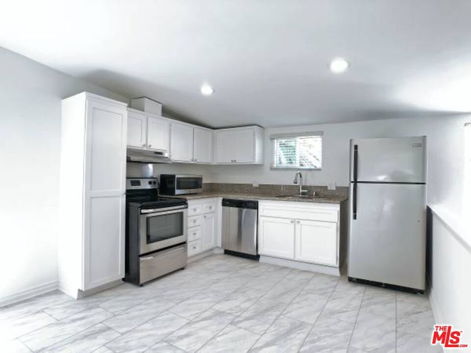 2211 Griffith Park Unit 22 — photo