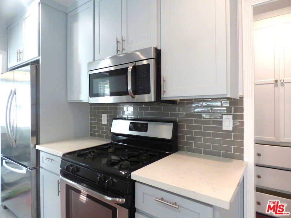 1844 S Barrington Avenue — photo