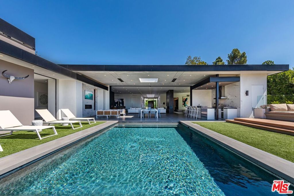 2002 Loma Vista Drive — photo