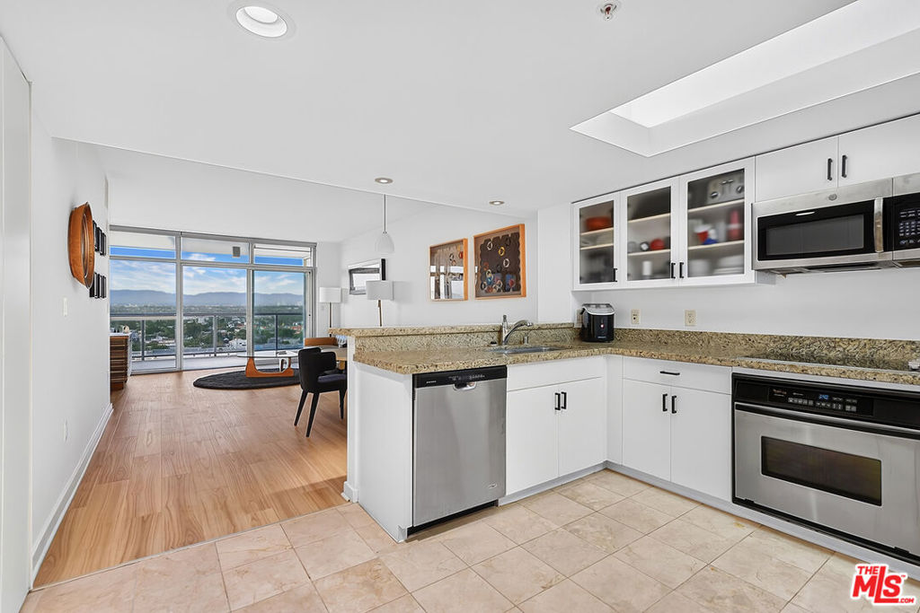 13700 Marina Pointe Drive Unit 1119 — photo