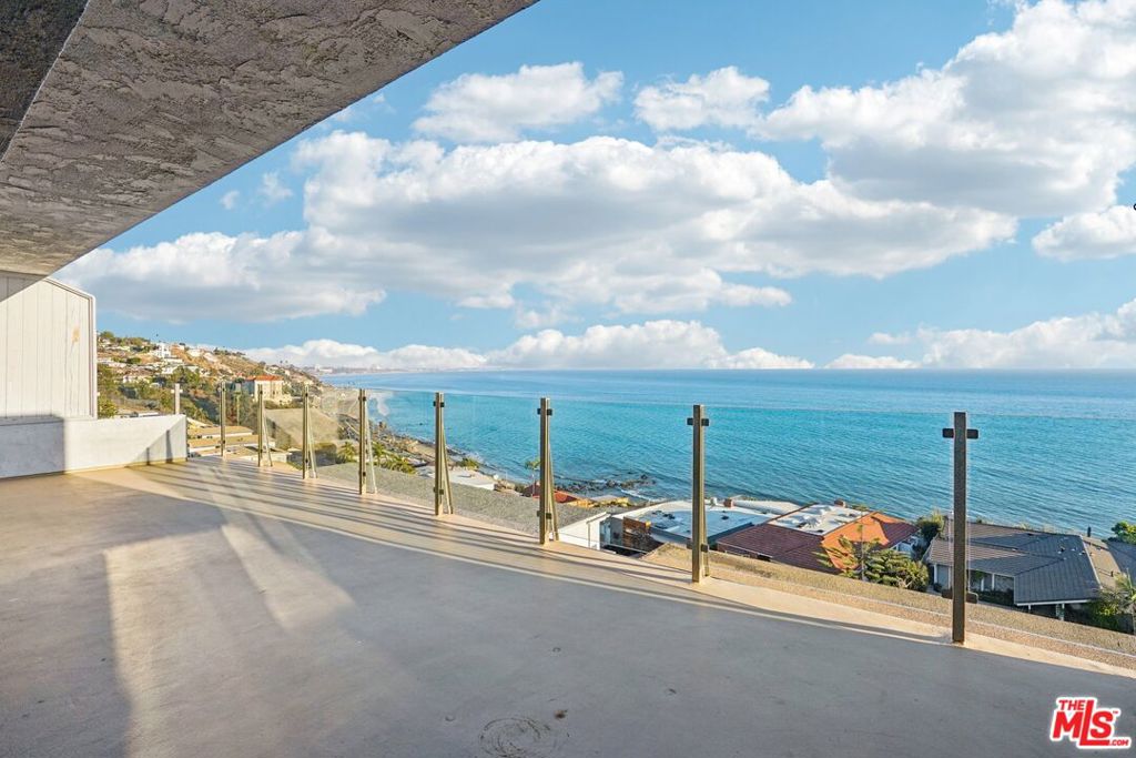 18203 Coastline Drive Unit 7 — photo