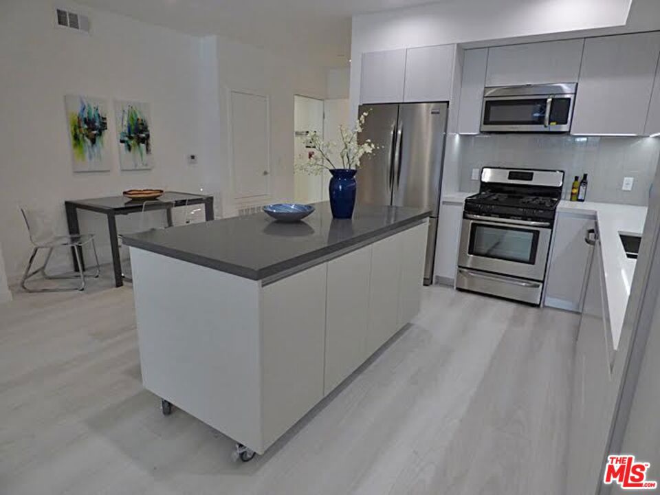 1526 Armacost Avenue Unit 201 — photo