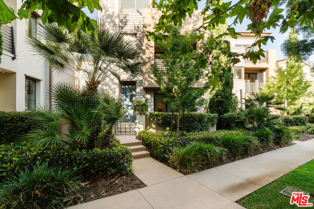 5837 N Lantern Court — photo