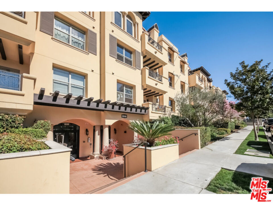 5037 Rosewood Avenue Unit 201 — photo