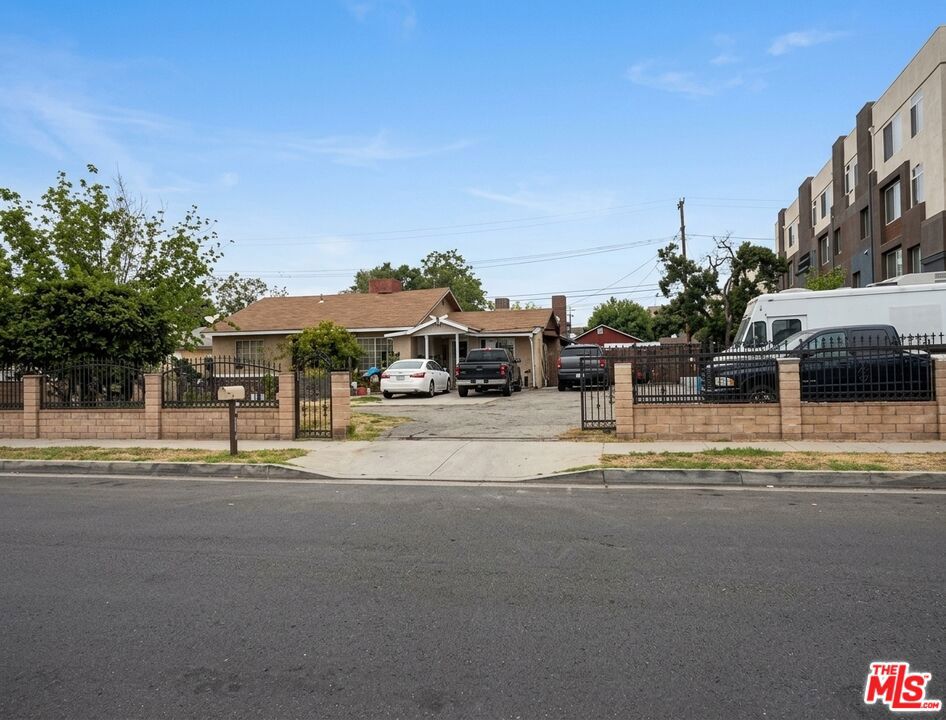 14633 Tupper Street — photo