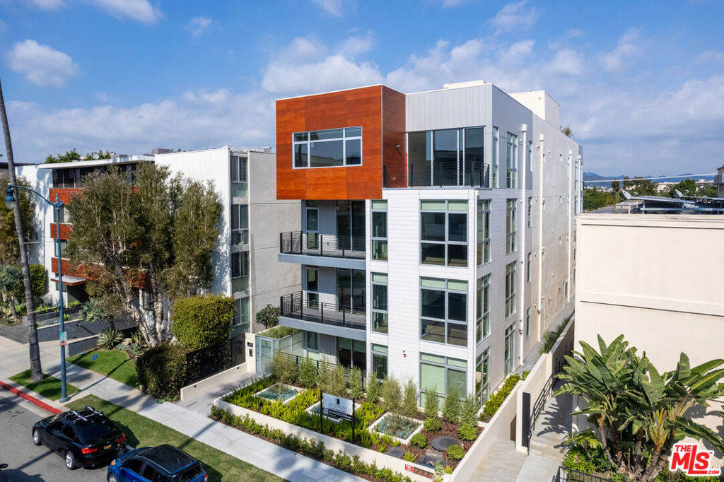 250 N Crescent Drive Unit 301 — photo