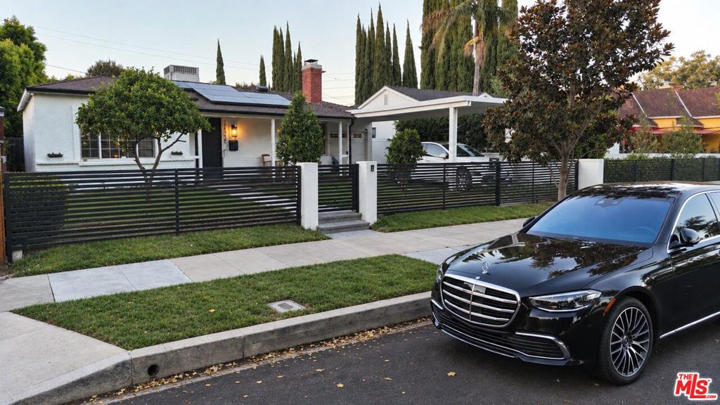 14313 Califa Street — photo