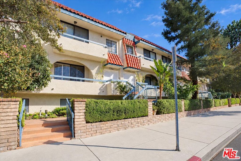 5352 Zelzah Avenue Unit 14 — photo