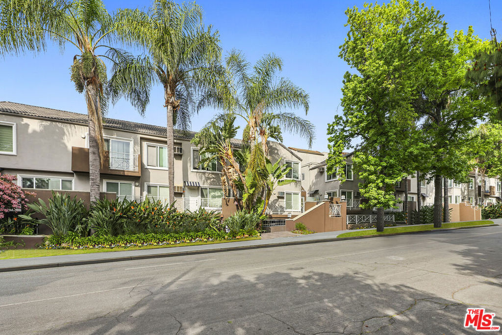 355 N Maple Street Unit 108 — photo