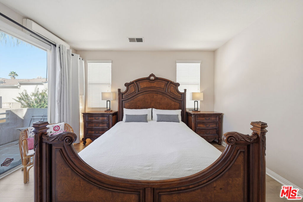 26025 Frampton Avenue — photo