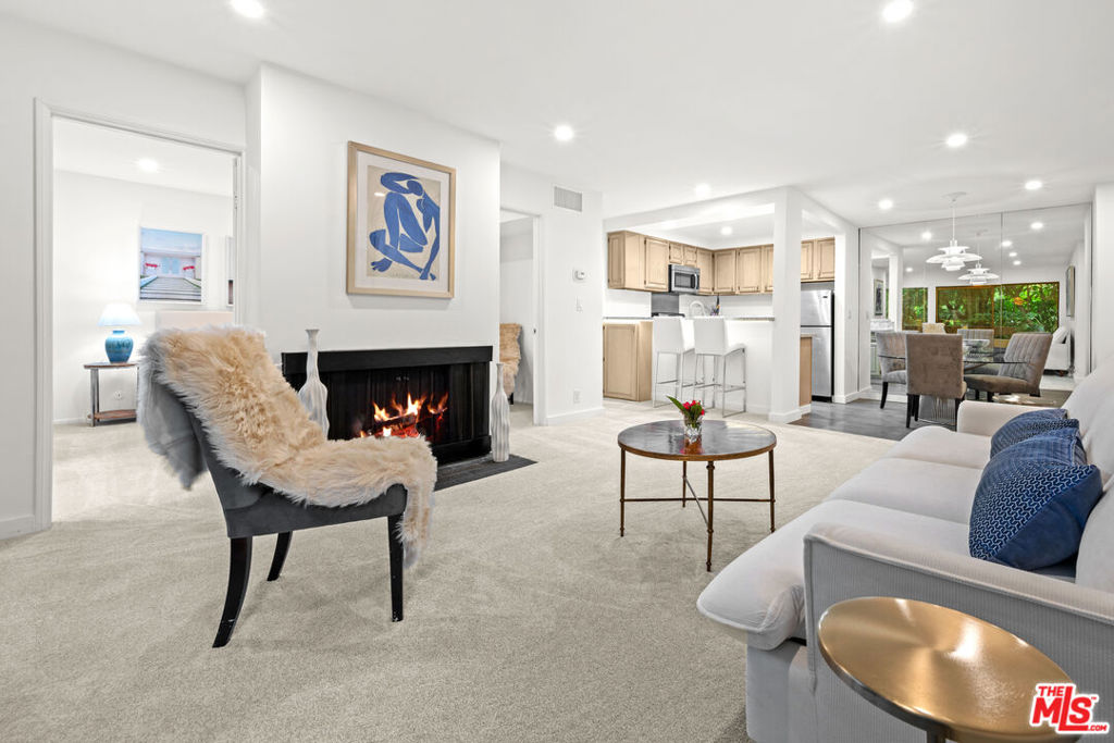 950 N Kings Road Unit 209 — photo