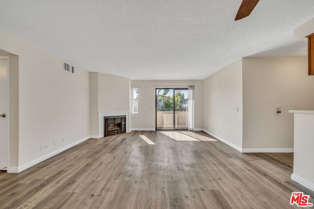 6212 Fulton Avenue Unit 105 — photo