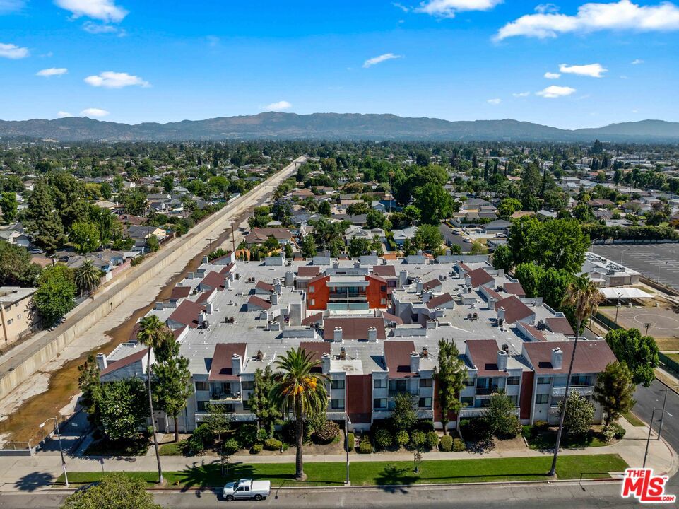 7211 Cozycroft Avenue Unit 64 — photo