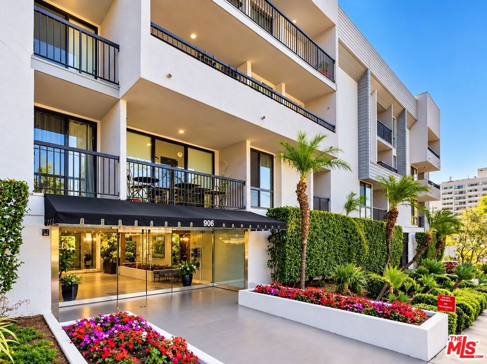 906 N Doheny Drive Unit 315 — photo