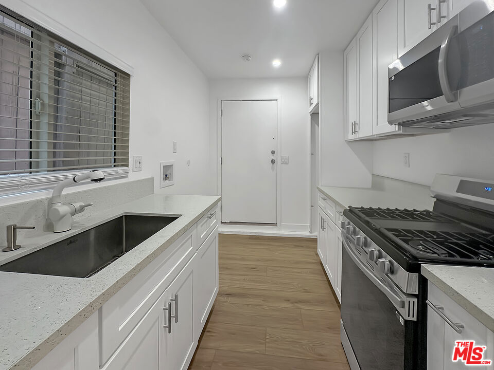 215 1/4 W Plymouth Street Unit a — photo