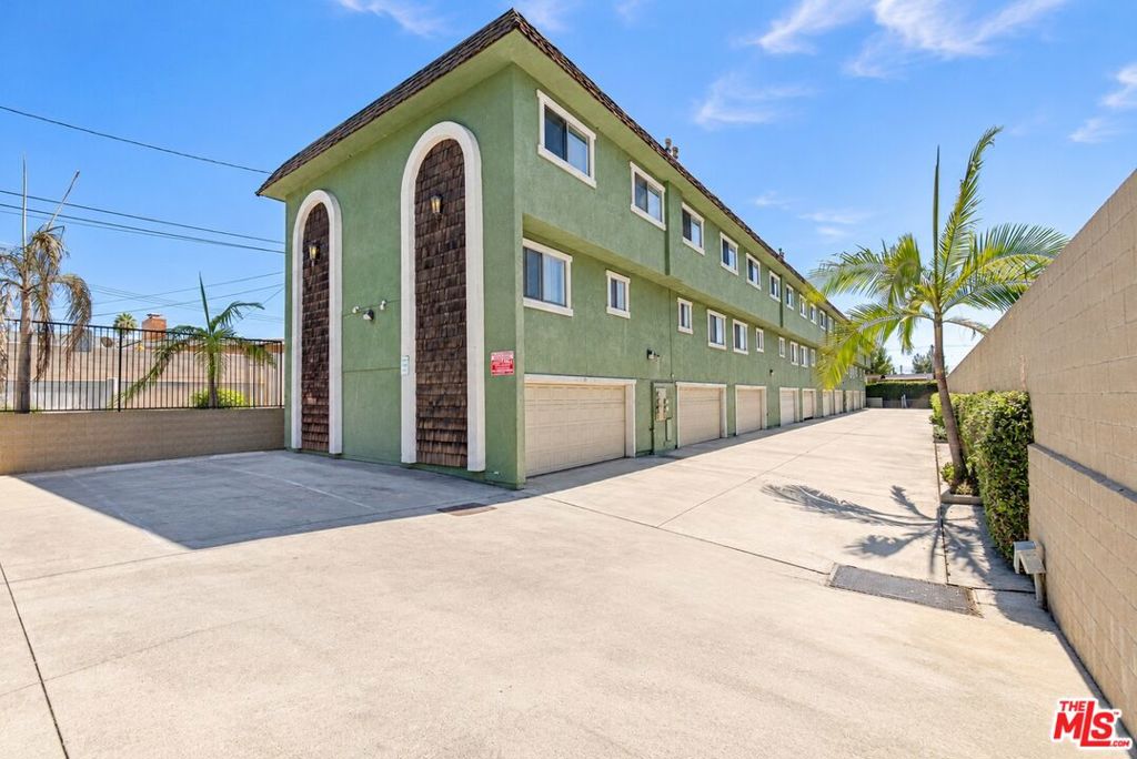 9214 1/4 Palm Street — photo
