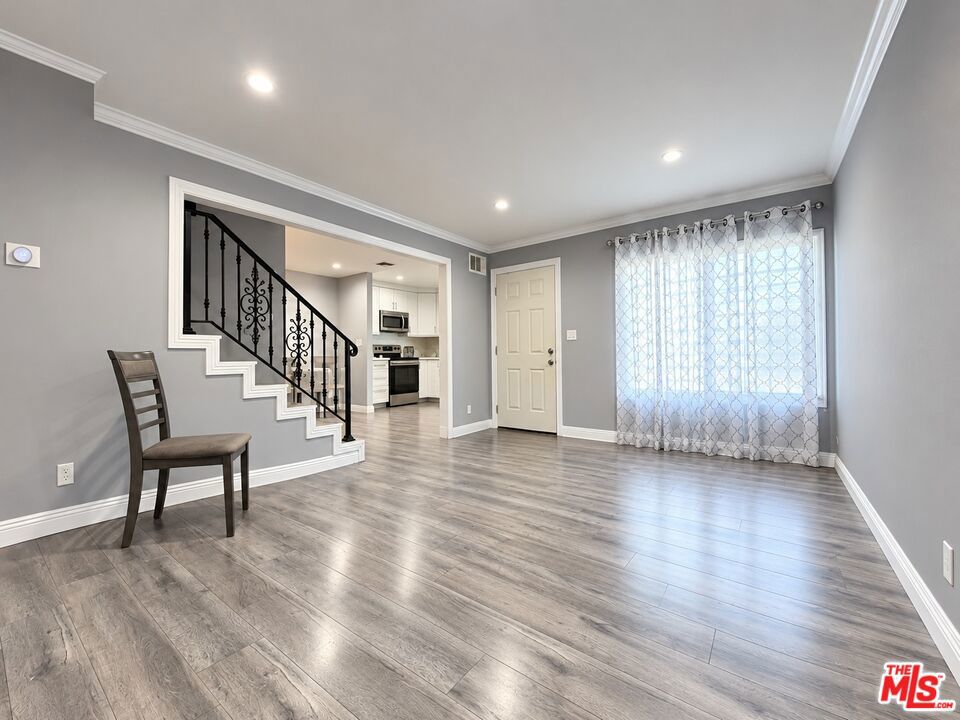 7300 Lennox Avenue Unit J11 — photo