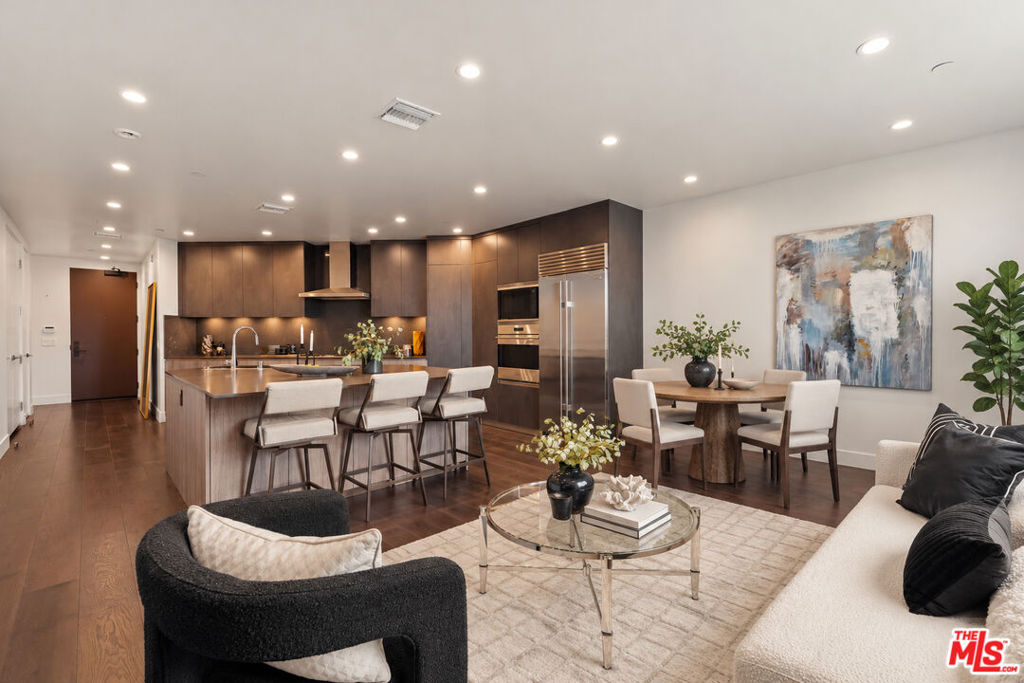 724 N Croft Avenue Unit 301 — photo