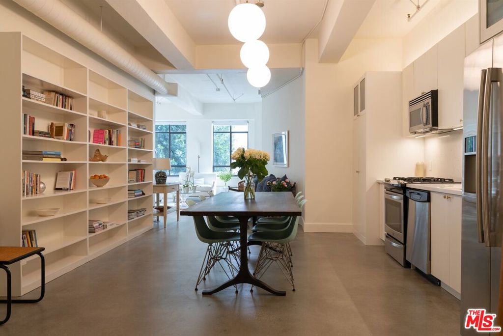849 S Broadway Unit 202 — photo