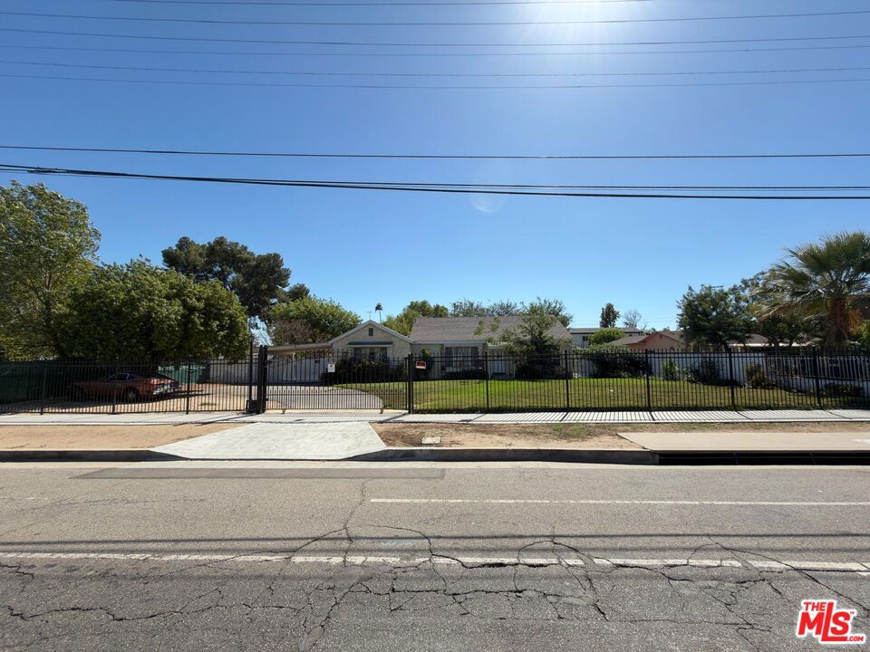 15252 Devonshire Street — photo