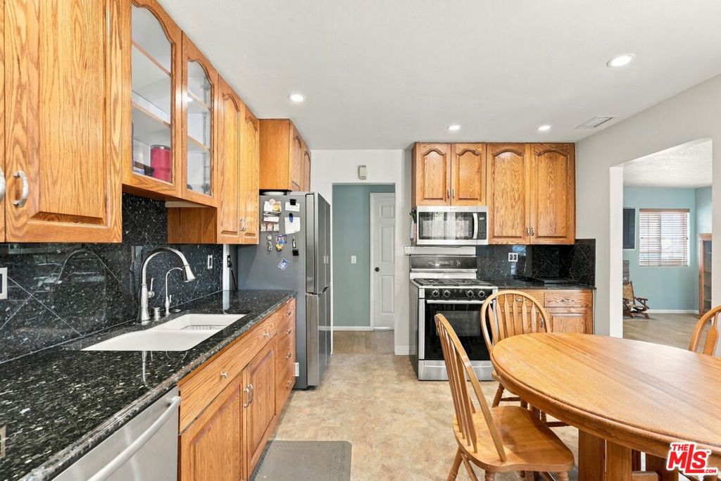 11202 Loara Street — photo