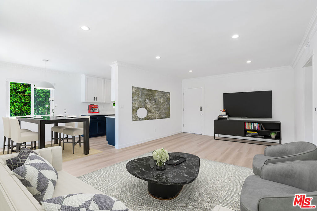 527 S Barrington Avenue Unit 3 — photo