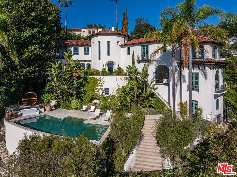 8440 Harold Way — photo