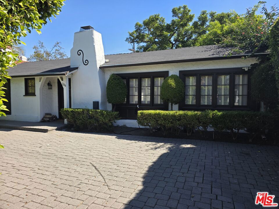 204 S Clark Drive — photo
