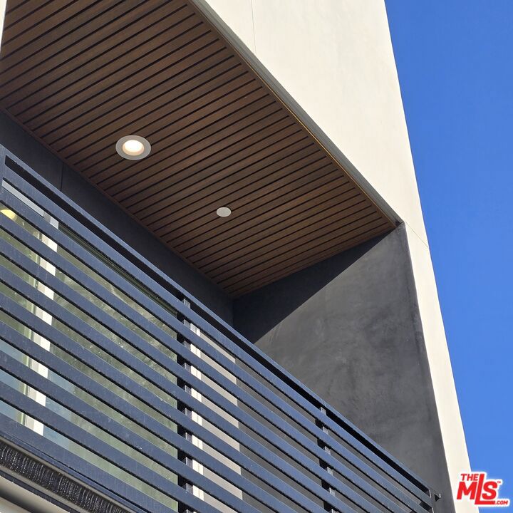 2111 S West View Street Unit 2 — photo