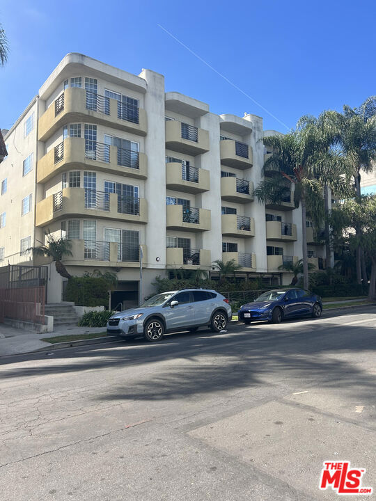 1817 Selby Avenue Unit 305 — photo