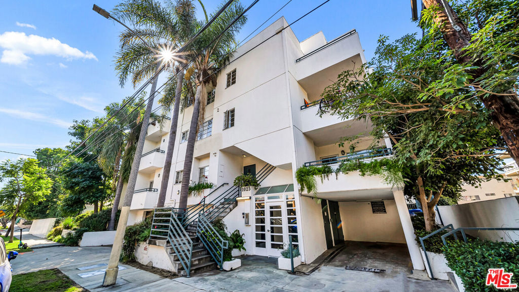 1025 S Westgate Avenue Unit 302 — photo
