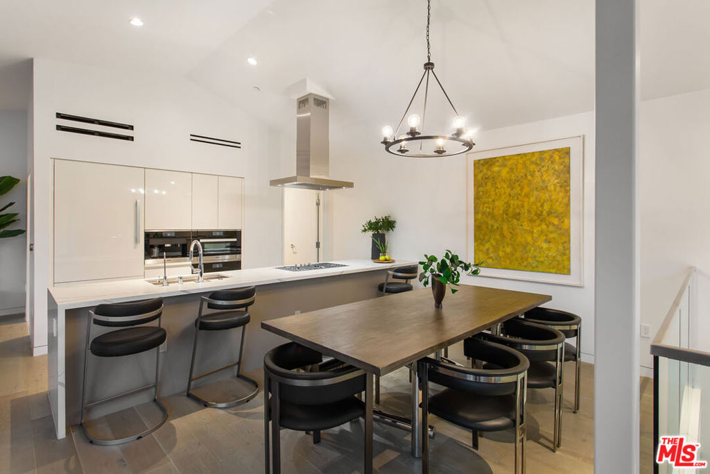 8600 Wilshire Boulevard Unit Th3 — photo