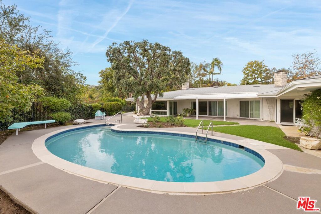 1048 Maybrook Drive — photo