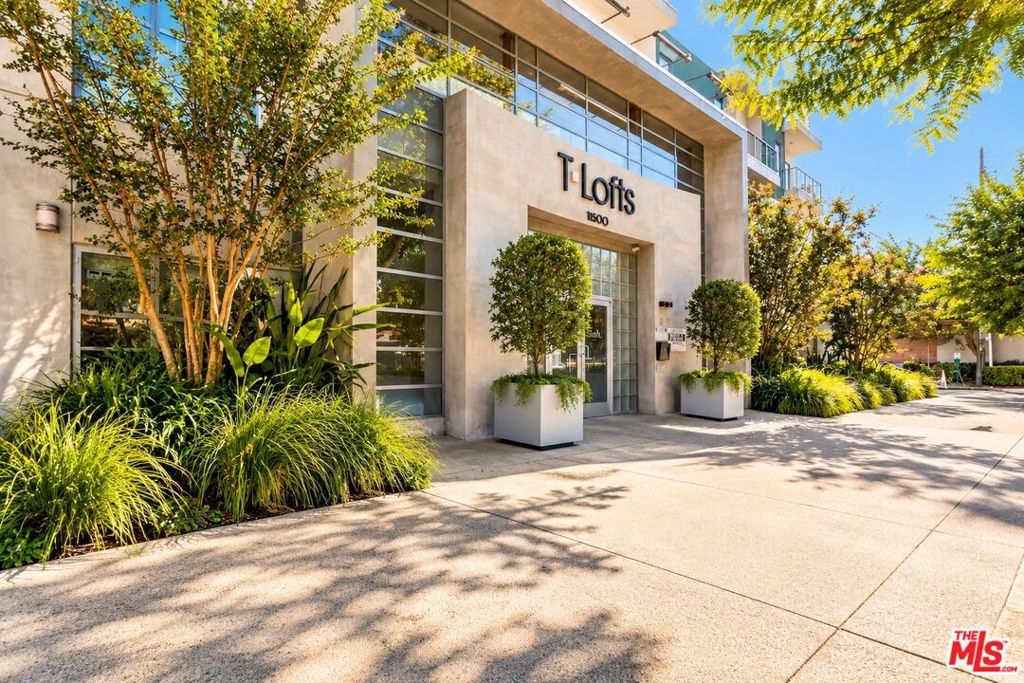 11500 Tennessee Avenue Unit 325 — photo