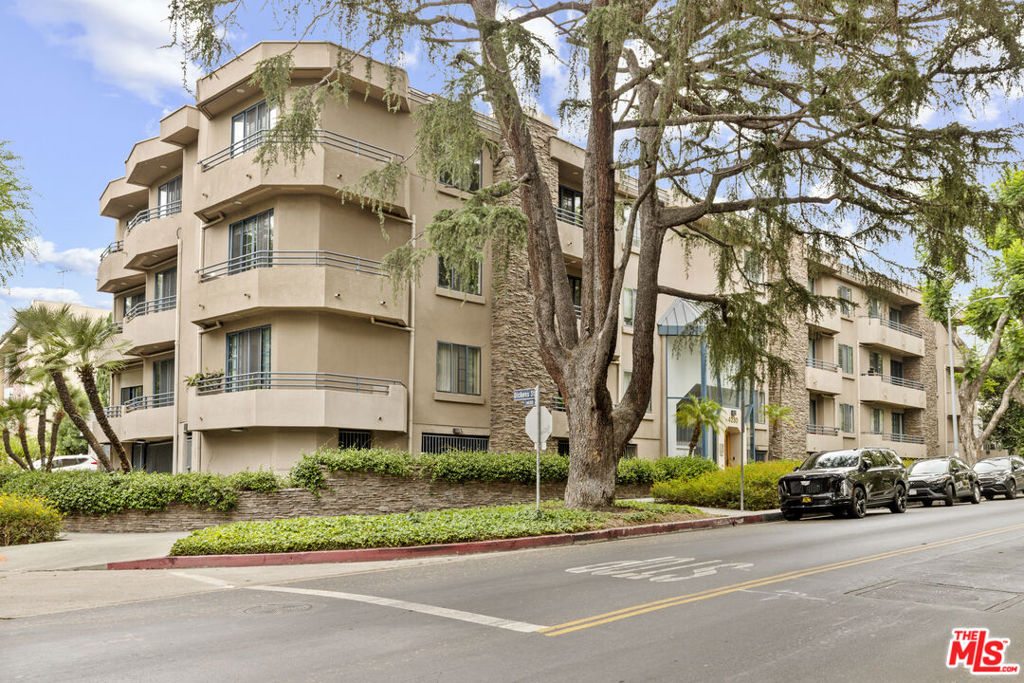 4230 Stansbury Avenue Unit 105 — photo