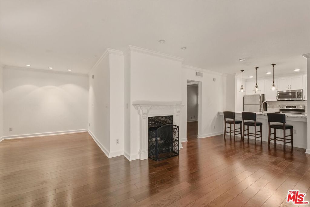 141 S Clark Drive 225 — photo