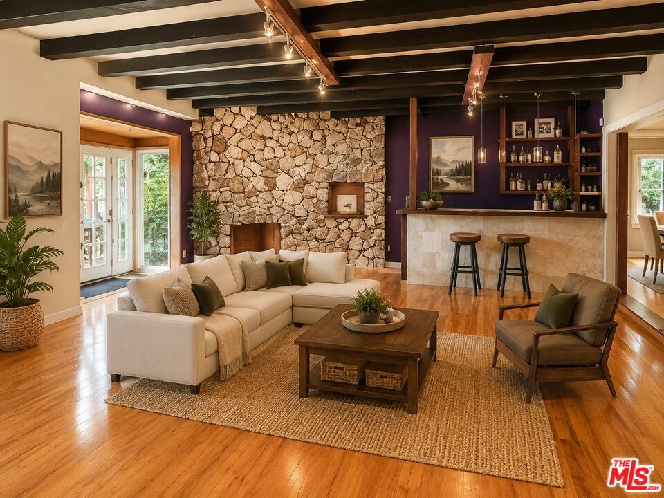 13522 Delano Street — photo