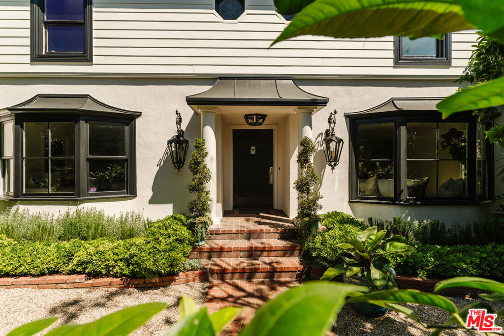 1130 Sierra Alta Way — photo